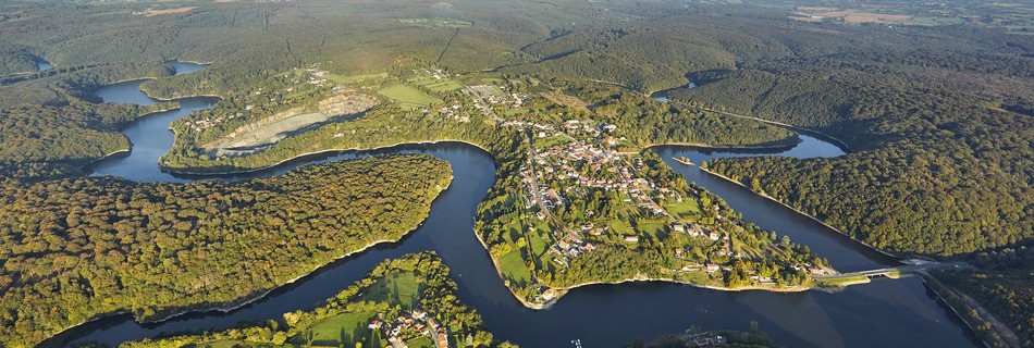 La Mere et la Vent à Mervent à 5 mn du gite de la Gravée en Vendée