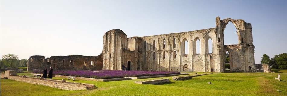 Maillezais une abbaye en Vendée à 10 mn du gite de la Gravée