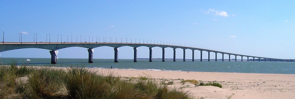 Pont Ile de Ré reliant La Rochelle à l'île de Ré