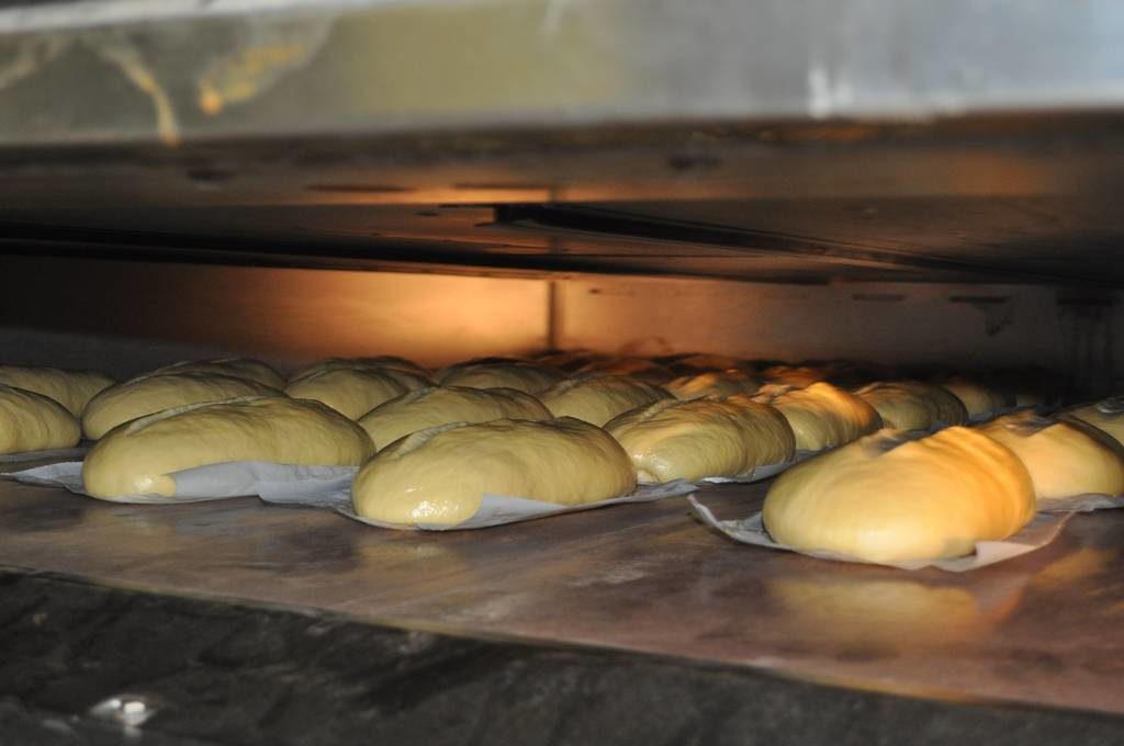 La cuisson de la gâche chez notre partenaire la Lutine à l'Orbrie en sud Vendée