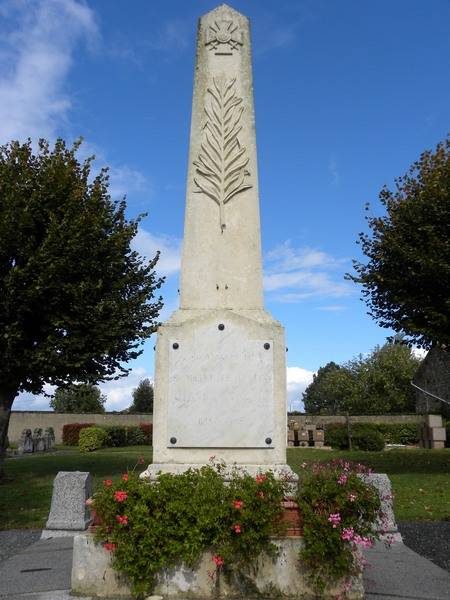 Vacances en Vendée et histoire : monument aux morts Saint Michel le Cloucq  Vendée