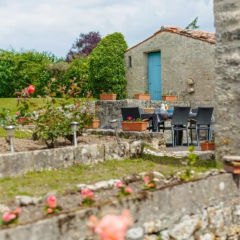 Extérieur gite de la Gravée, en Vendée Marais Poitevin - vue terrasse
