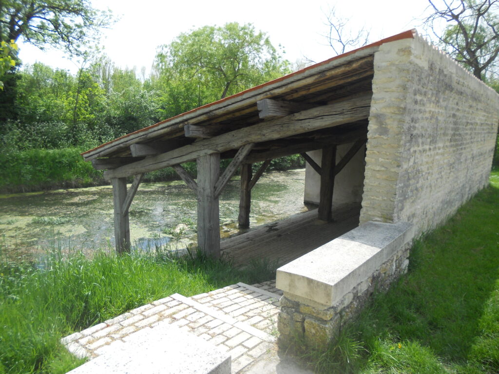 Lavoir d'Aziré en marais poitevin, un petit patrimoine à découvrir